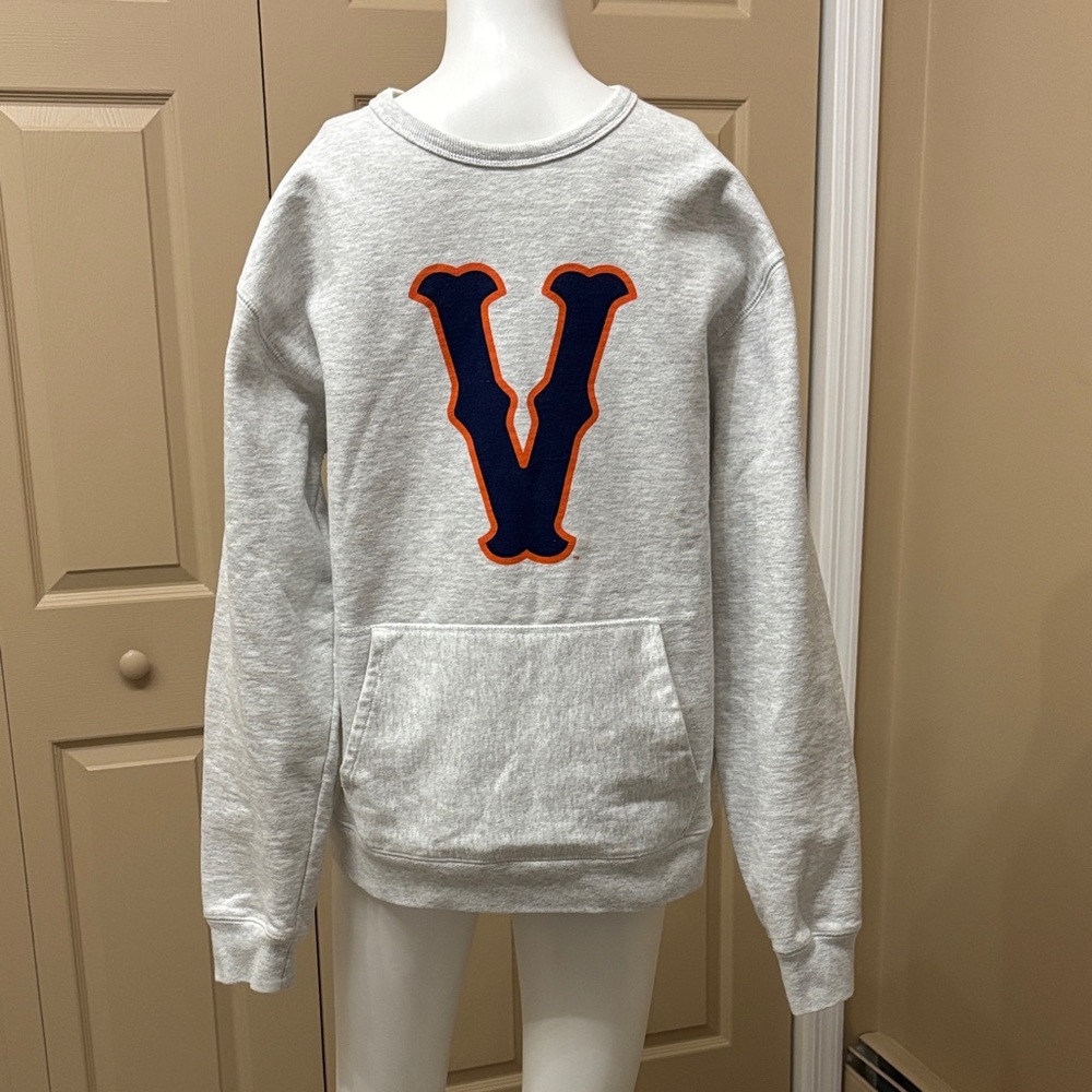 UNIVERSITY OF VIRGINIA sweatshirt